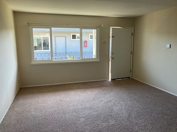 2nd image of 140 Southwood Ctr APT 4