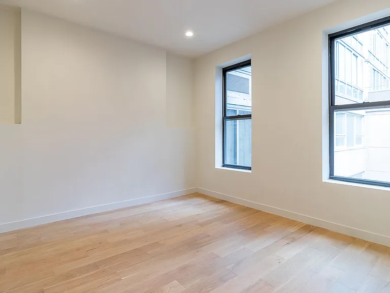 1762 1st Ave #3R — Photo 1