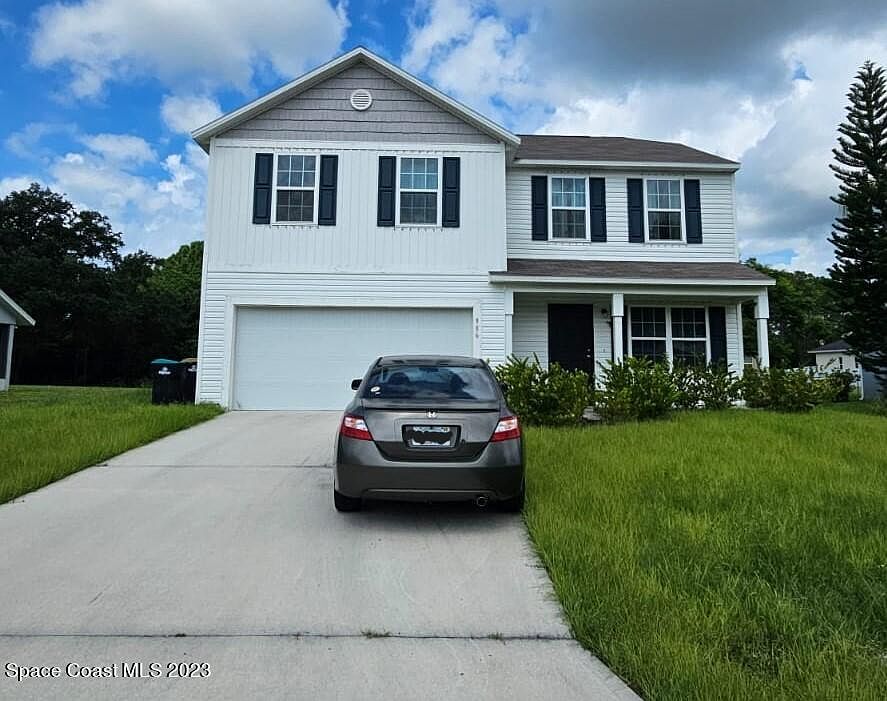 1st image of 986 Aurelia Ave SE
