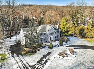 2 Victoria Ln, Mahwah, NJ 07430