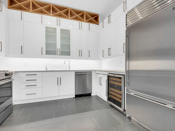 351 East 51st Street LOFT6E image 3 of 10