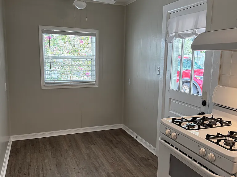 1124 E 1st Ave #B — Photo 7
