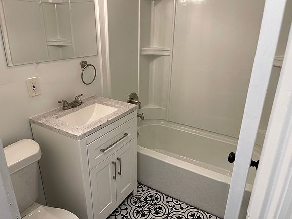 5th image of 207 Smith Ct