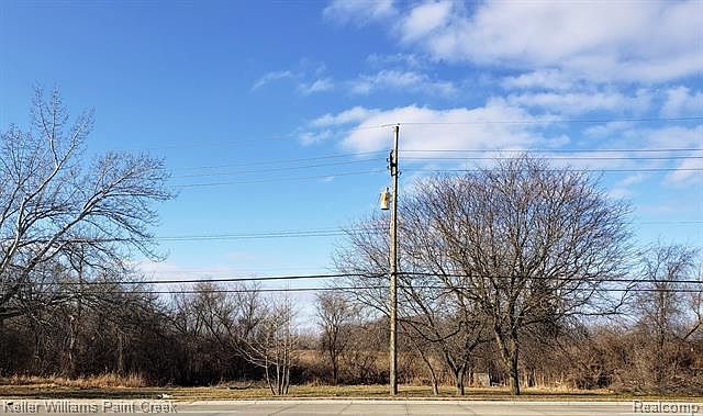 2nd image of 3201 Joslyn Rd