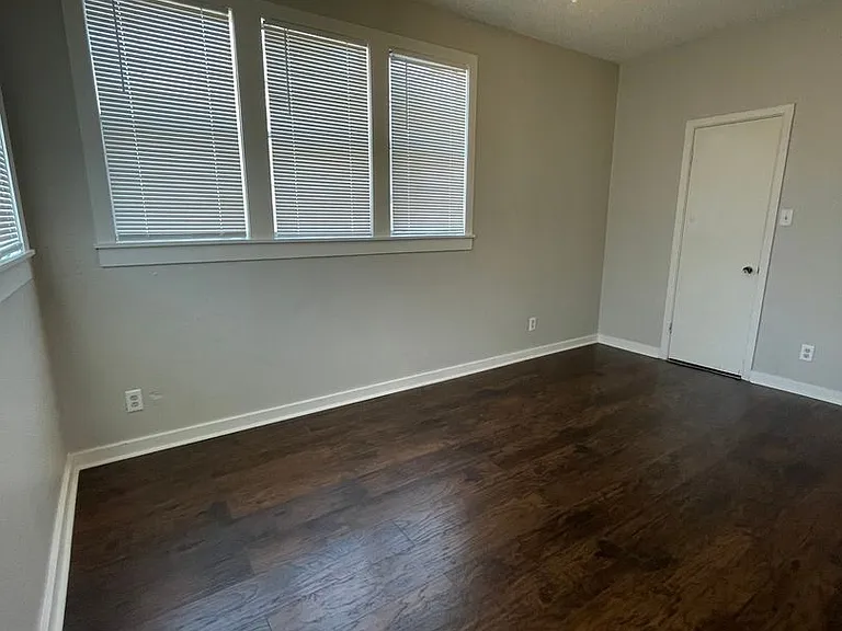 814 Main St — Photo 2