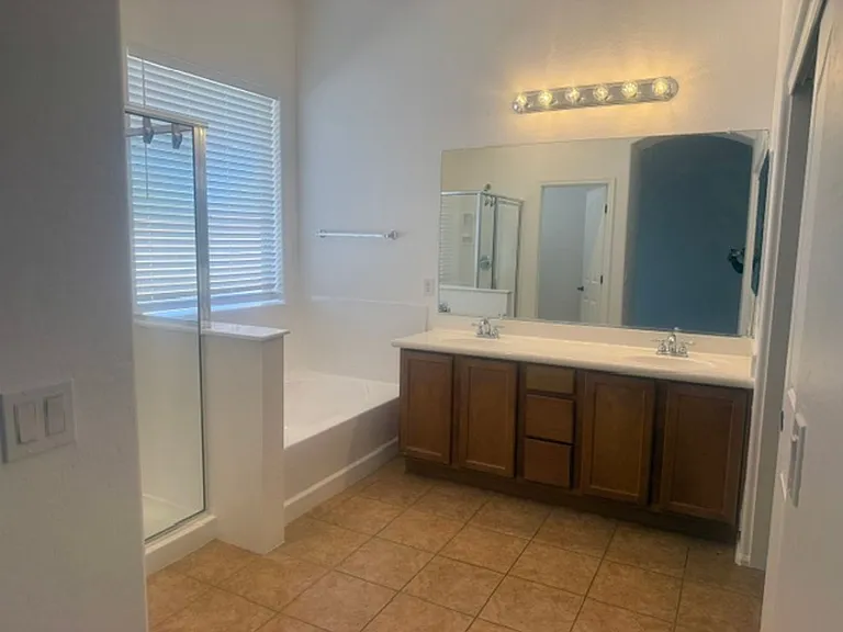 29630 W Fairmount Ave — Photo 12