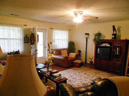 3rd image of 1845 Fm 2136