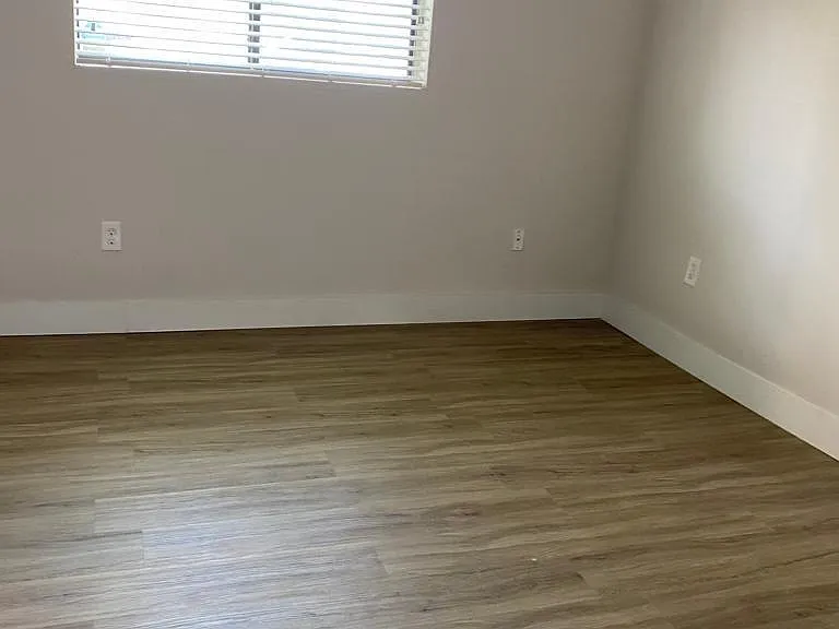 450 Palm Cir W #103 — Photo 5
