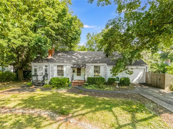 3008 NE 54th St, Kansas City, MO 64119