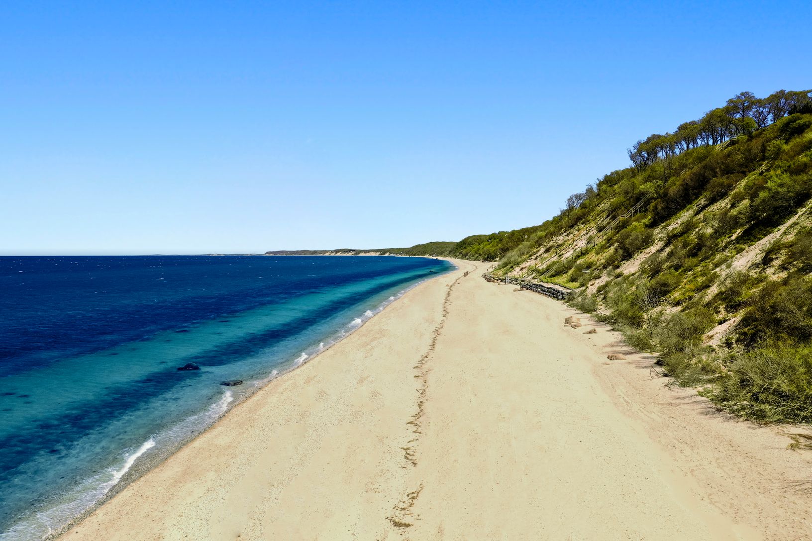  With Private beach !
