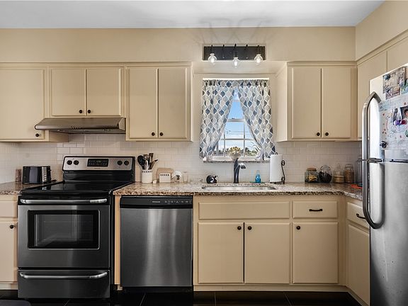 5th image of 2333 Indian River Blvd APT 401