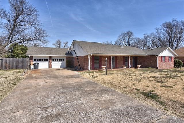 This great Park Plaza home sits on a large .33 acre lot! You are moments from St. Francis hospital, restaurants, La Fortune Park, South Tulsa, River Parks, and Downtown, etc. You just can't beat this central MIDTOWN location!