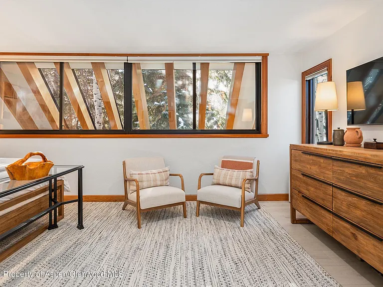 326 W Hopkins Ave — Photo 18