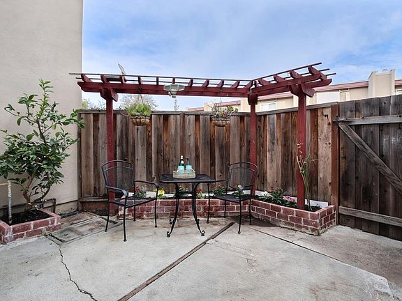 5th image of 819 Hooshang Ct