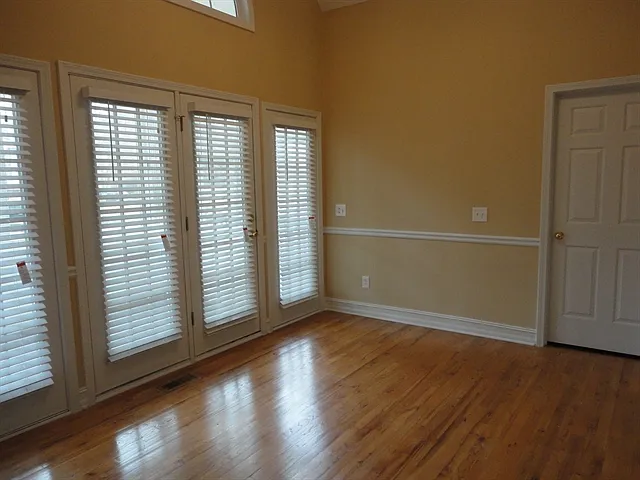5 bed, 4.5 bath, 3928 sqft, $3,585 — Photo 4