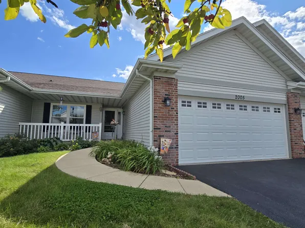 2005 Westwick Cir, Machesney Park, IL 61115