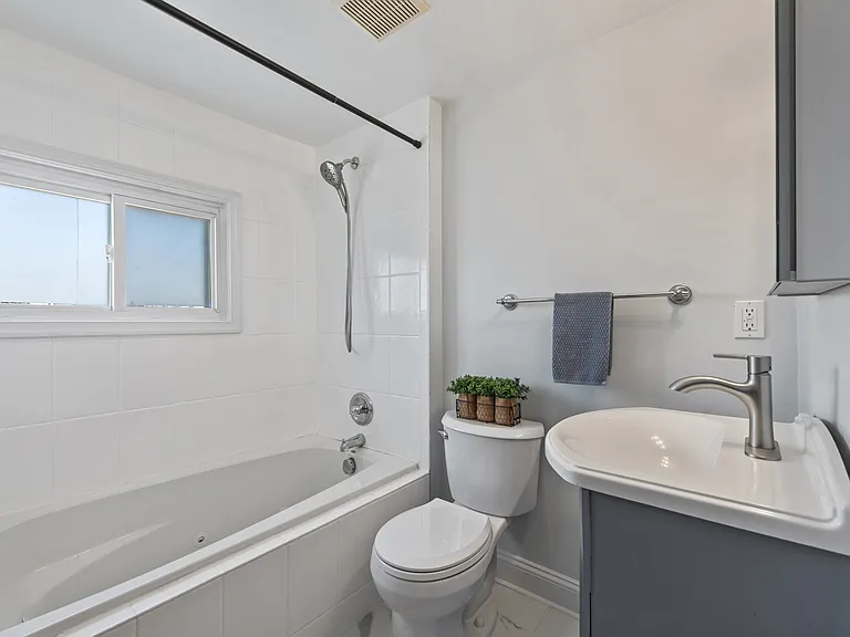 8 E Randall St — Photo 13