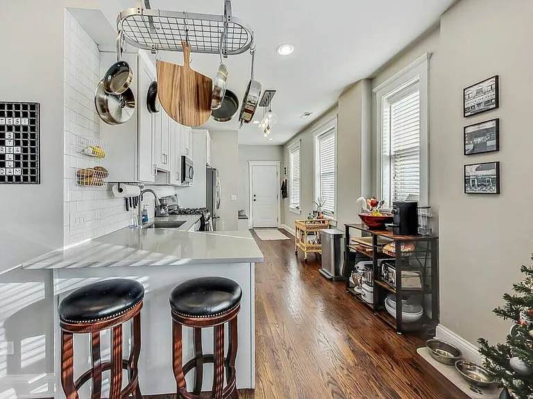 1800 N Honore St #2R — Photo 5