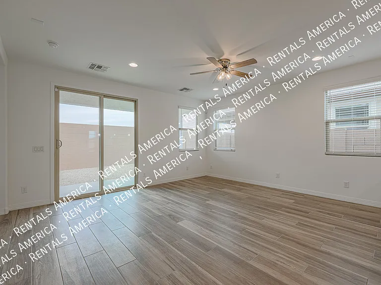 5938 N 90th Dr — Photo 11