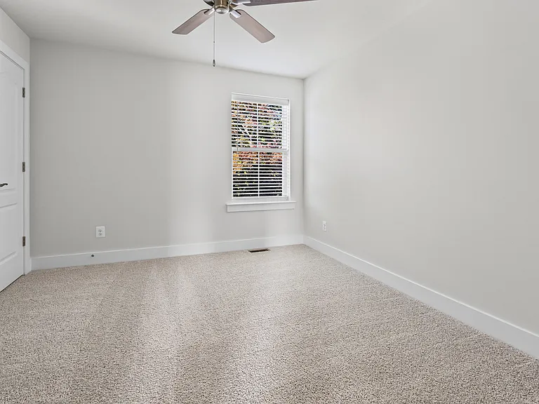 112 Rose Ct — Photo 23