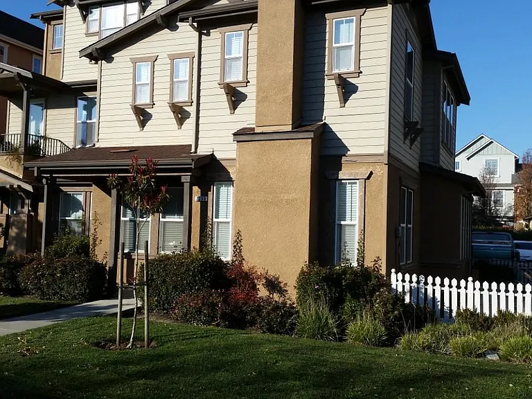 2255 Alysheba Ct — Photo 1