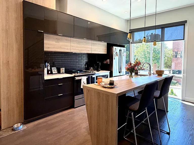 1070 Kenilworth Ave — Photo 4