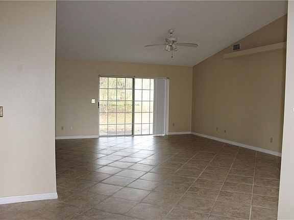 3rd image of 304 McKay Dr