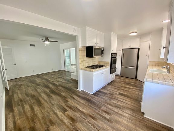 3rd image of 28 San Dimas Ave