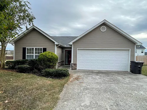 724 Llewellyn Ln Photo 1