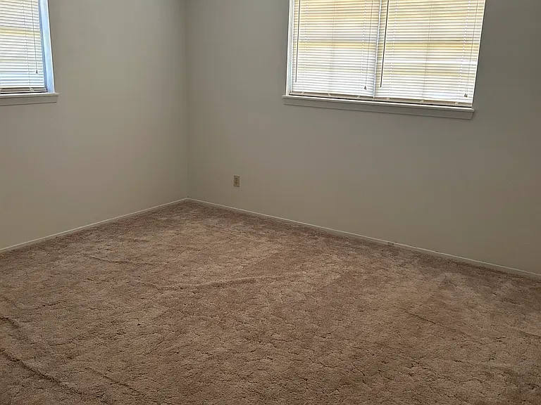 1817 Richland Dr — Photo 3