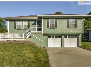 712 N Jesse St, Kearney, MO 64060