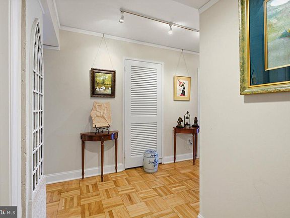 2nd image of 700 7th St SW APT 827