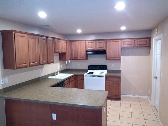 5th image of 505 SE 26th St