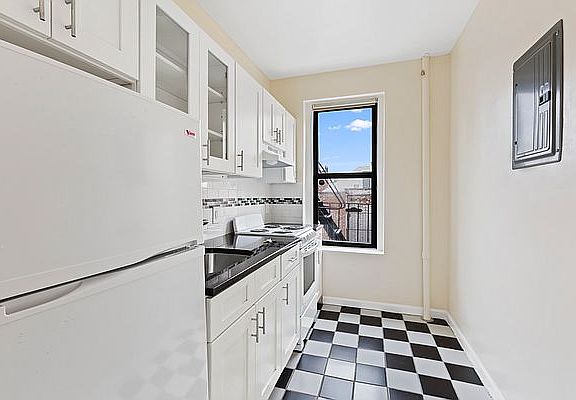 5th image of 337 W 21st St APT 5C