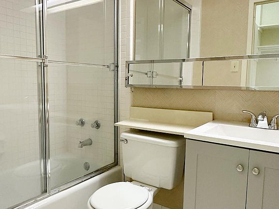 5th image of 1011 Arlington Blvd APT 838