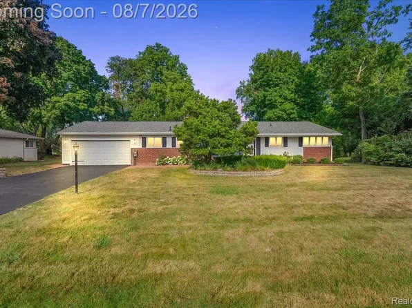 7175 N Tratham Ct, West Bloomfield, MI 48322