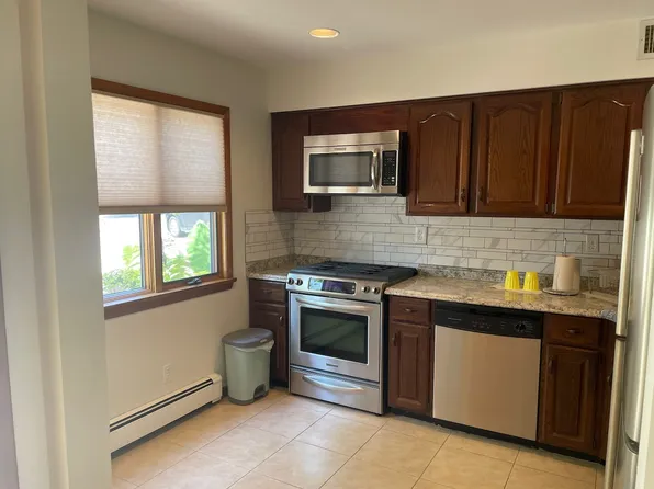 58 Marwood Rd N, Port Washington, NY 11050
