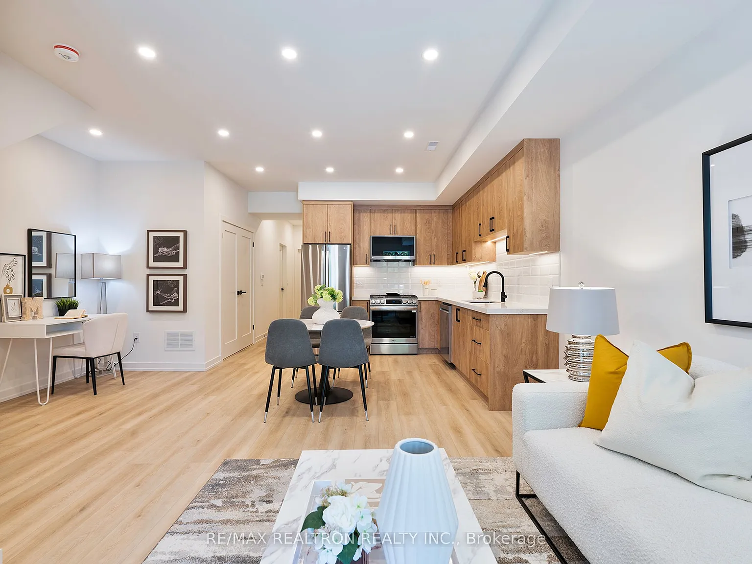 2 bed, $2,950 — Photo 1