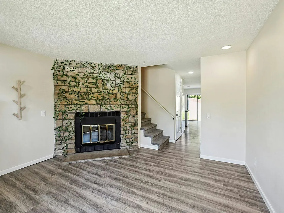 1732 S Blackhawk Way #C
