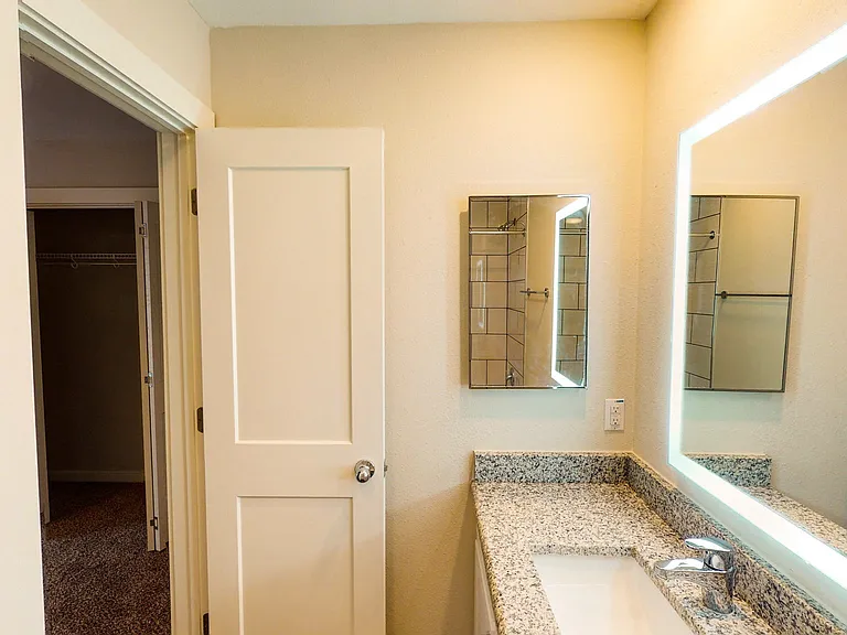 Midtown Apartments — Photo 47