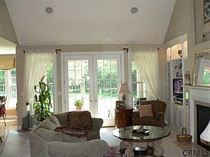 5th image of 10 Oakbrook Blvd