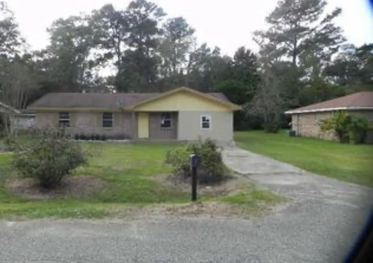 4 bed, 1300 sqft, $1,350 — Photo 1