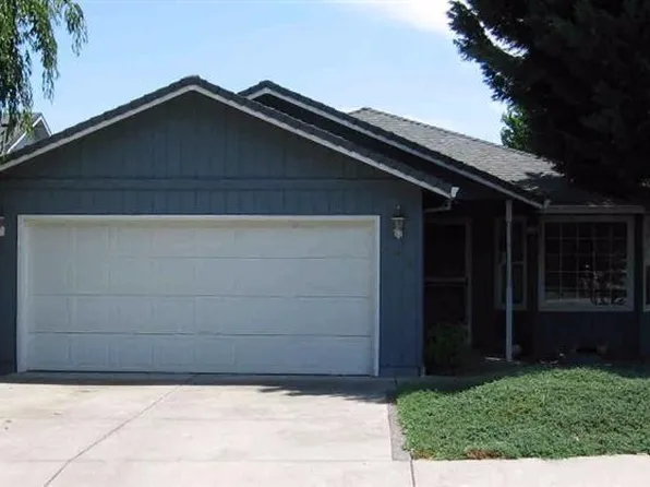 596 Briarwood Dr, Central Pt, OR 97502