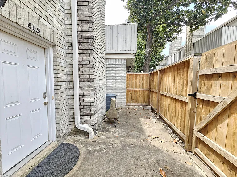 3800 Tanglewilde St #605 — Photo 2
