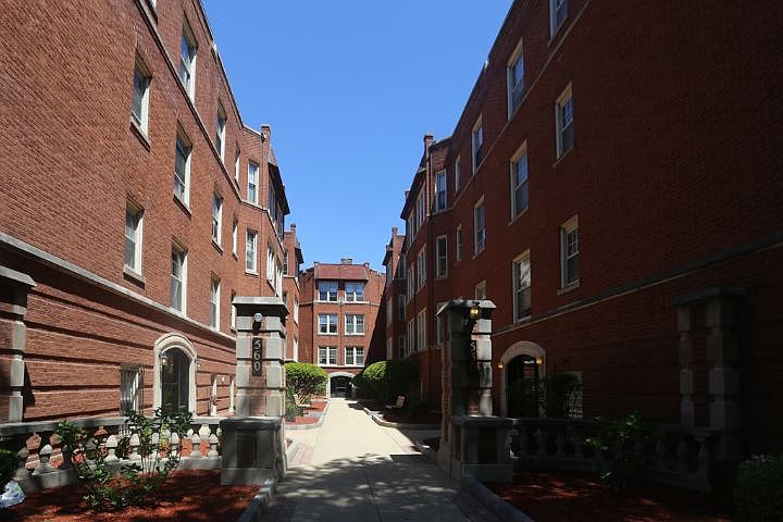 1st image of 560 W Aldine Ave APT 1S