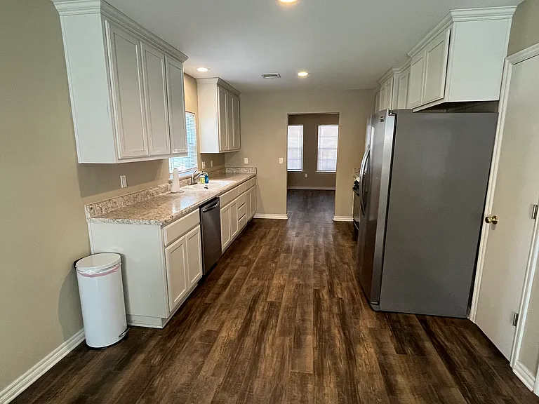 815 S Washington St — Photo 4
