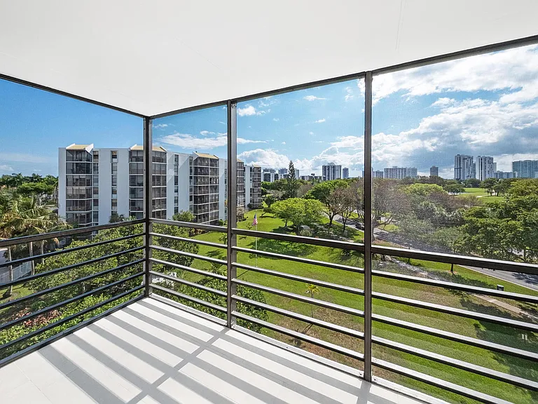 20400 W Country Club Dr #610 — Photo 11