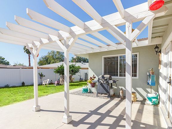 2nd image of 41221 Jamaica Ln