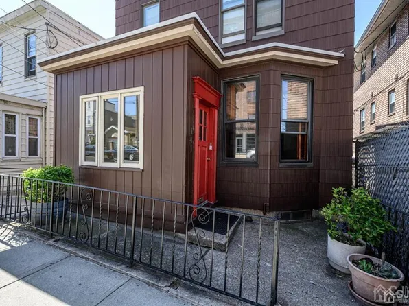 141 69th St, Guttenberg, NJ 07093