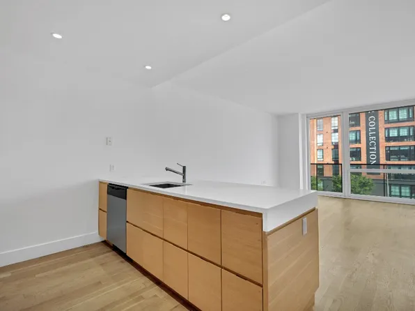 150 Fourth Avenue image 2 of 13